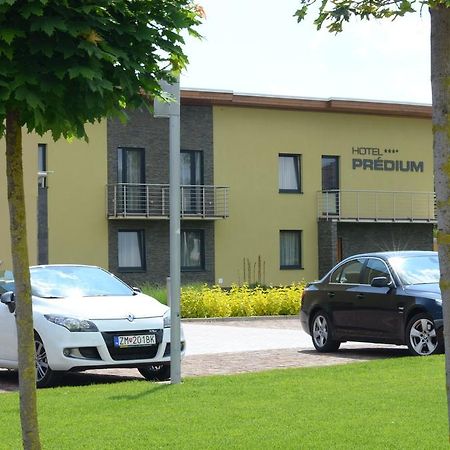 Hotel Predium Vráble Екстериор снимка