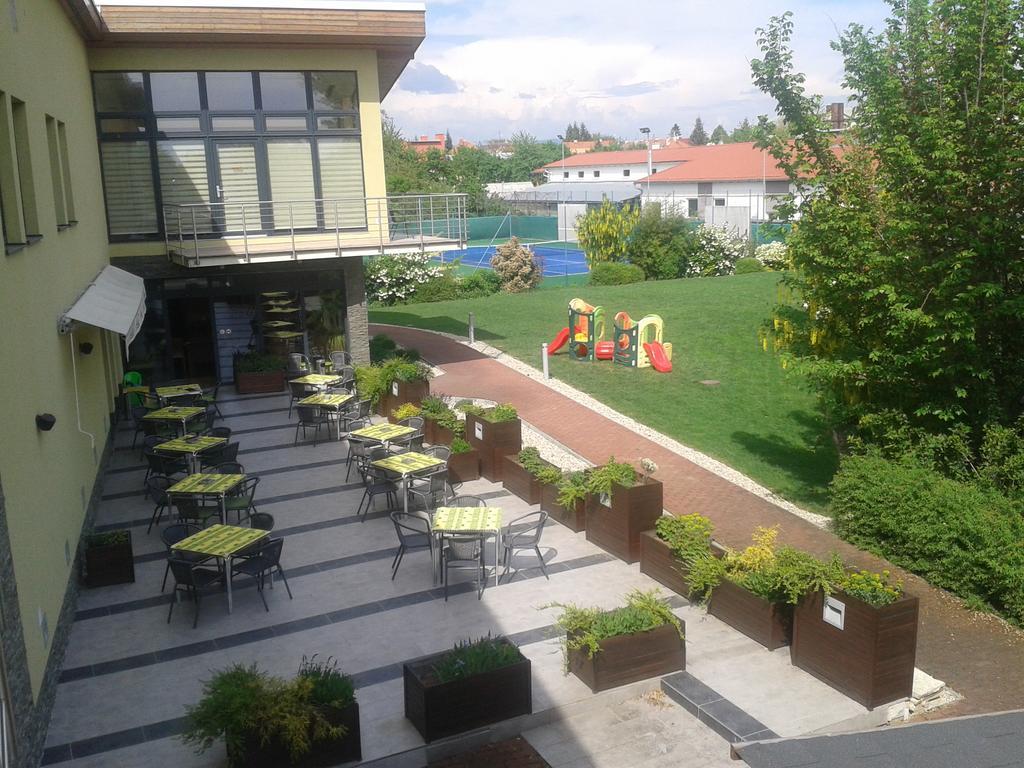 Hotel Predium Vráble Екстериор снимка