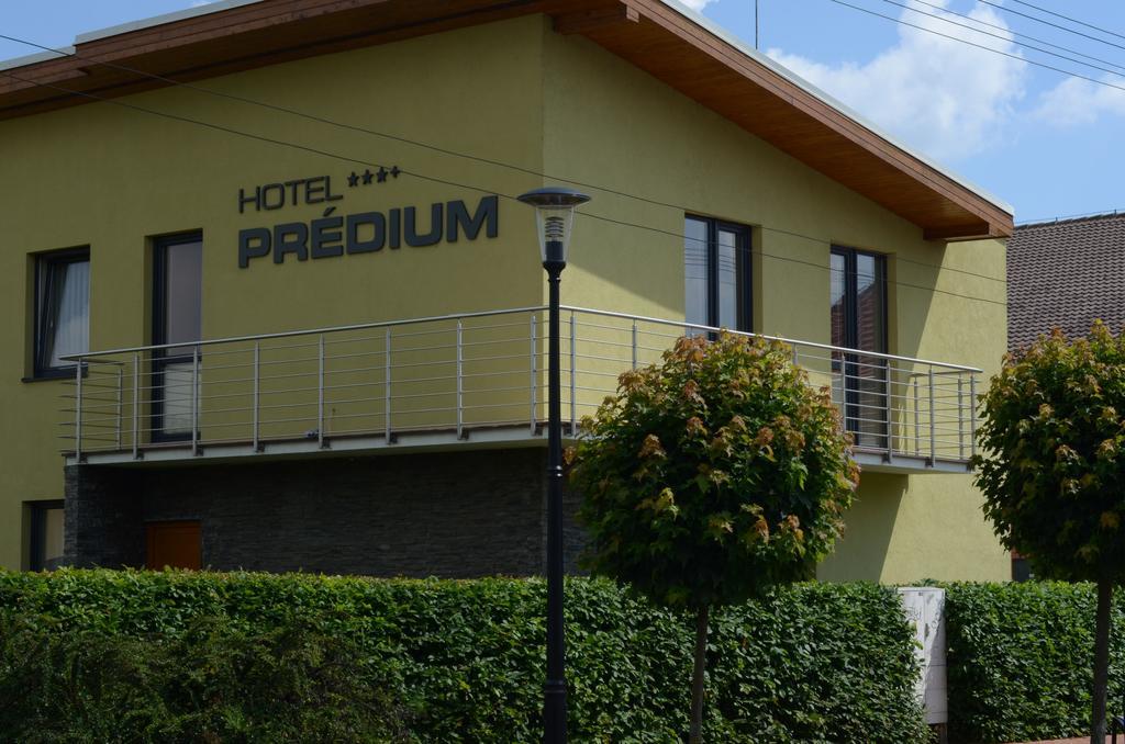 Hotel Predium Vráble Екстериор снимка