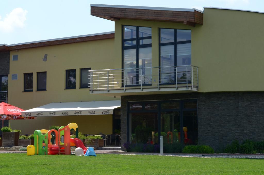 Hotel Predium Vráble Екстериор снимка