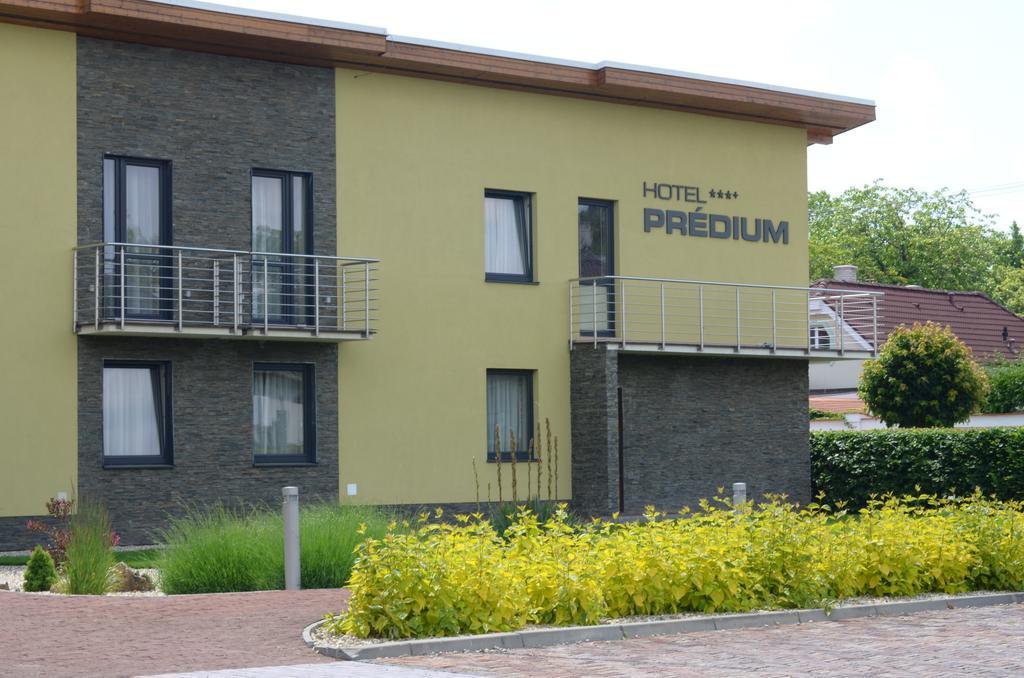 Hotel Predium Vráble Екстериор снимка